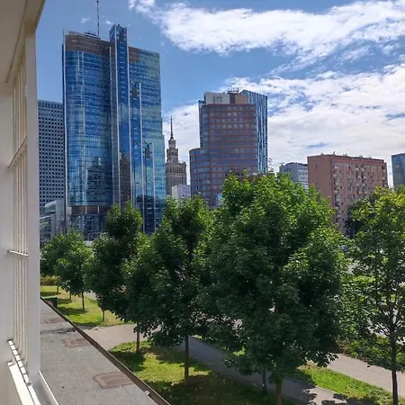 ゲストハウス With A Balcony In The Very Center Of *